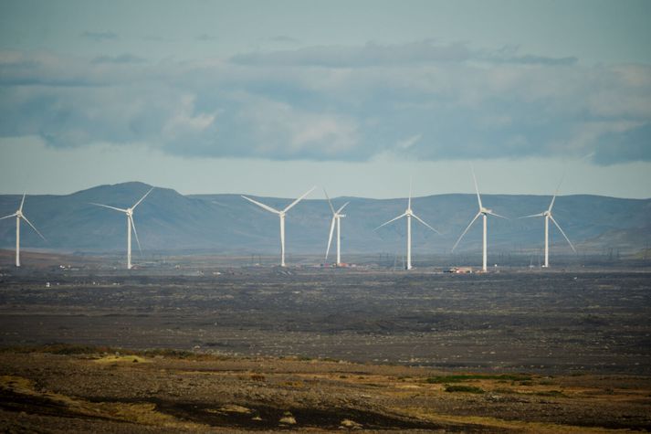 Haldið er upp á Dag íslenskrar náttúru í dag, sem framkvæmdastjóri Landverndar segir að sé jafnan fagnaðarefni. Í ár séu tilfinningar hins vegar blendnar vegna svikinna loforða stjórnmálamanna meðal annars í uppbyggingu vindorkuvera.