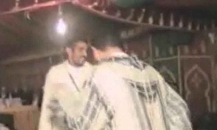 Myndir náðust af því þegar maðurinn var að dansa í Marokkó.