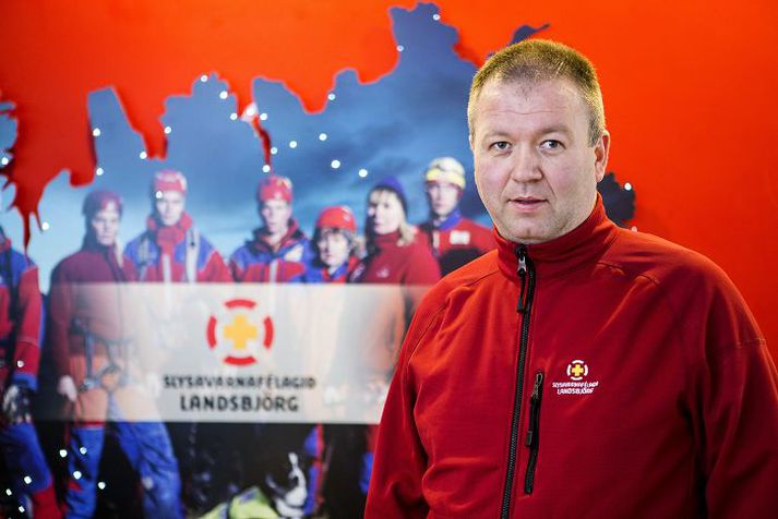 Formaður Slysavarnafélagsins Landsbjargar segir björgunarsveitir standa í ströngu við að sinna ferðamönnum á þjóðvegum landsins yfir vetrarmánuðina.