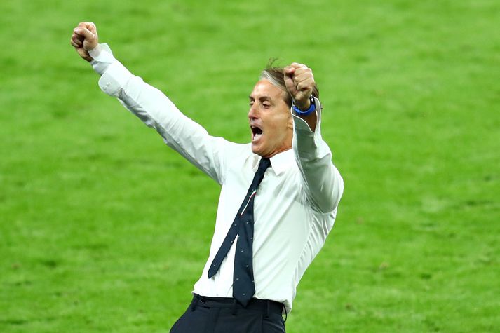 Roberto Mancini, þjálfari ítalska landsliðsins, fagnaði mörkum sinna manna vel og innilega í kvöld.