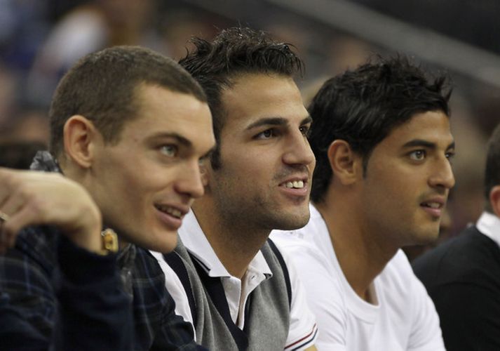 Thomas Vermaelen, Cesc Fabregas og Carlos Vela.