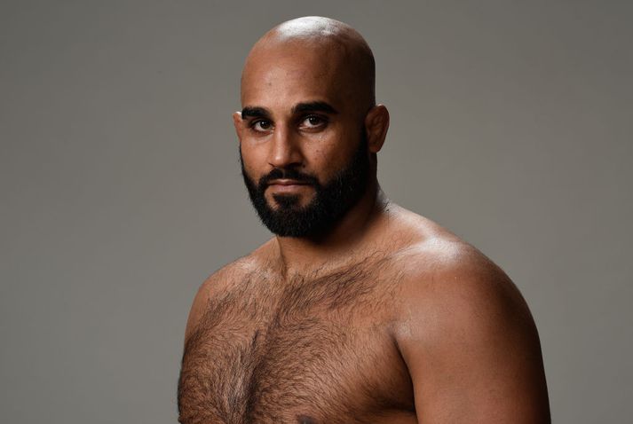Bhullar ætlar að mæta fyrstur allra með túrban í búrið.
