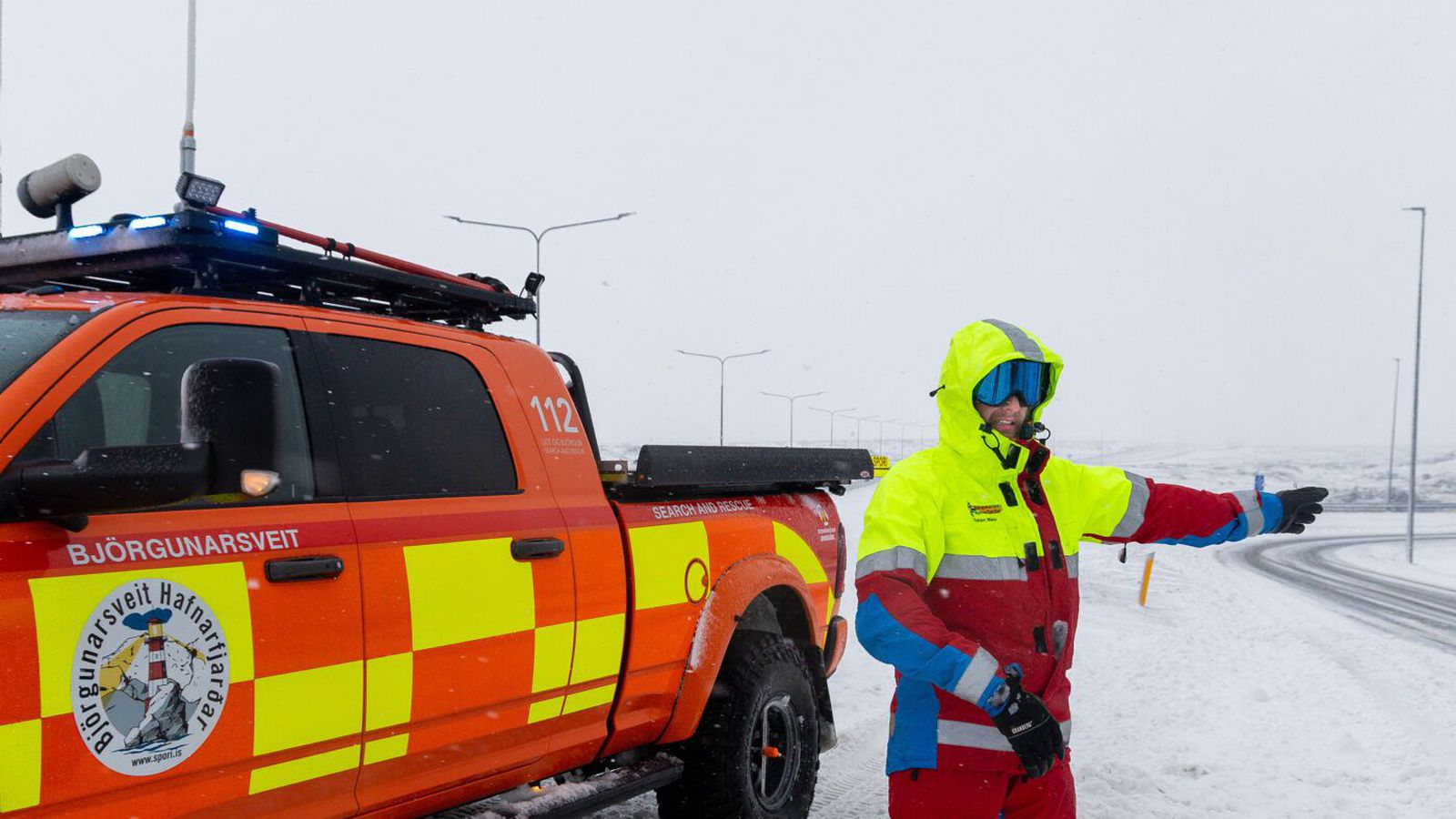 Gular veðurviðvaranir og vegir á óvissustigi