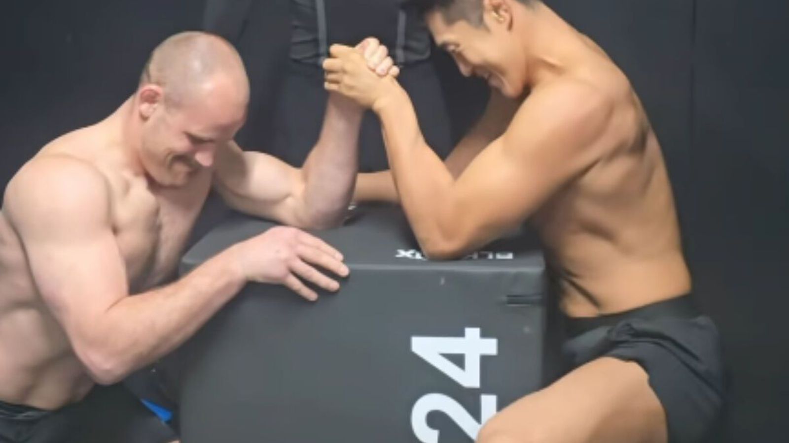 Gunnar Nel­son í sjó­mann við mann sem hann átti að mæta í búrinu