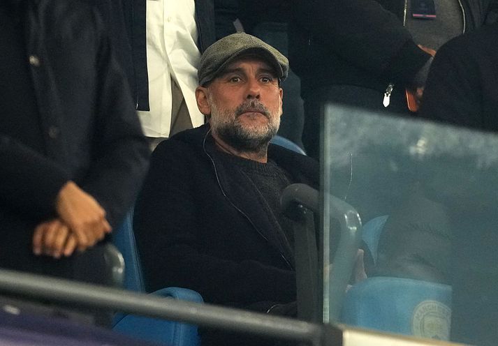 Pep Guardiola var í stúkunni í kvöld á leik Manchester City og PSG.