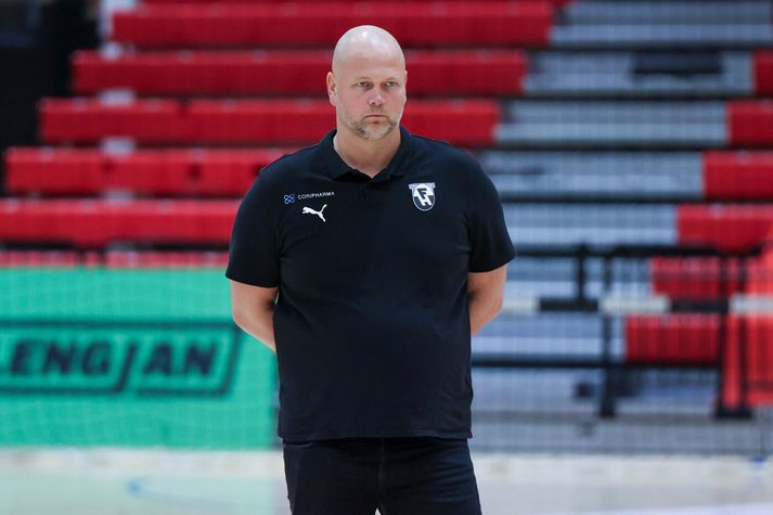 Sigursteinn Arndal er hættur sem þjálfari FH og verður aðstoðarþjálfari Arons Pálmarssonar.