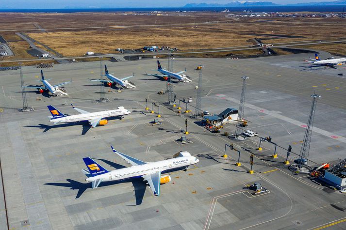 Icelandair flýgur aðeins eina til þrjár flugferðir á dag og drógst farþegafjöldi félagsins saman um 97 prósent í september miðað við sama mánuði í fyrra.