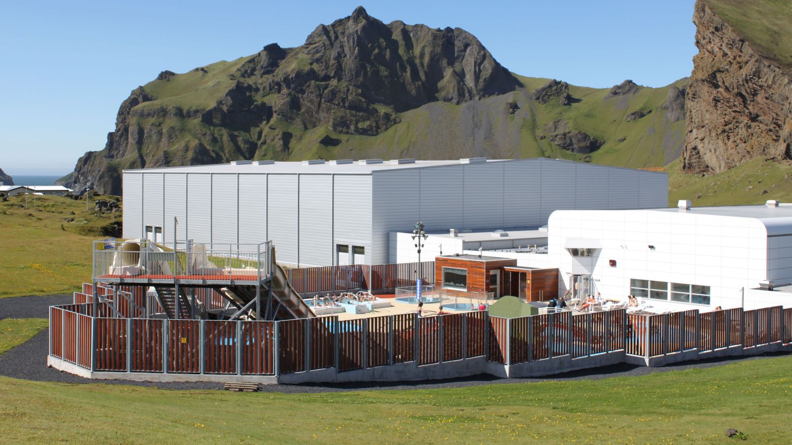 Samningur um World Class í Eyjum ekki stöðvaður en enn til skoðunar