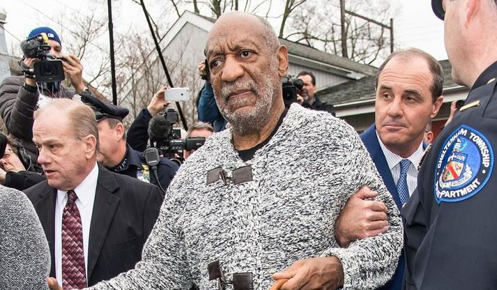 Bill Cosby leiddur fyrir dómara í dag.