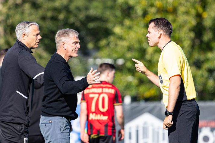 Rúnar Kristinsson að ræða við Þórð dómara en hann var samt ekki ósáttur við störf þríeykisins í dag.