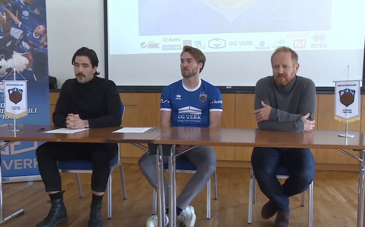 Sigurður Hrannar Björnsson, formaður knattspyrnudeildar Fram, Jannik Pohl, nýr leikmaður Fram, og Jón Þórir Sveinsson, þjálfari liðsins.