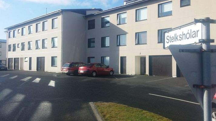 Konan fannst látin á heimili sínu í Stelkshólum í september sl.