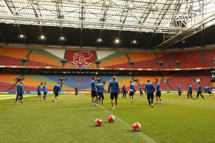 Okkar menn á æfingu á hinum glæsilega leikvangi Amsterdam Arena í dag.