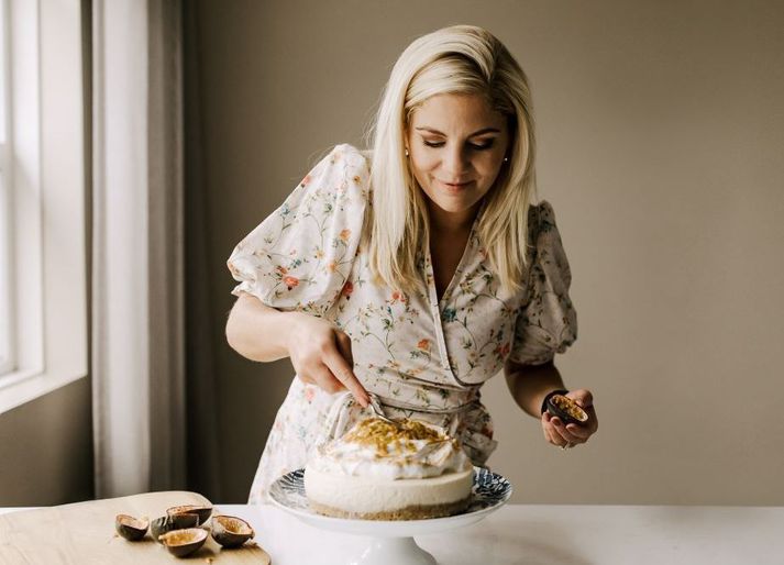 Sjónvarpskonan og bakstursgyðjan Eva Laufey Kjaran Hermannsdóttir gaf út sína fjórðu matreiðslubók fyrir helgina. Bókin ber titilinn Bakað með Evu og er ætluð allri fjölskyldunni. 