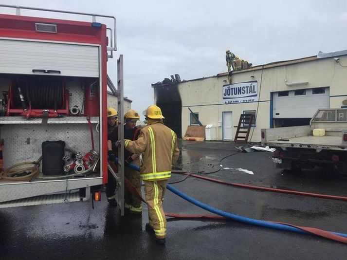 Húsnæði Jötunstáls er talið ónýtt.