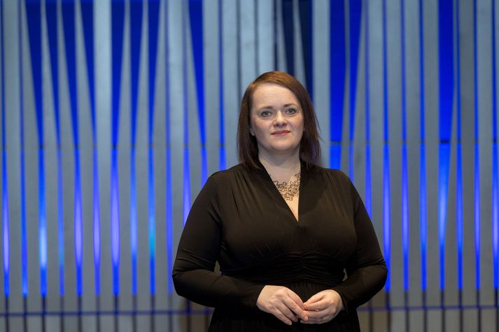 Hallveig Rúnarsdóttir er tilnefnd til Íslensku tónlistarverðlaunanna sem besta söngkona í flokknum Sígild- og samtímatónlist. Hún var einnig tilnefnd 2014 fyrir frammistöðu sína í Ein deutsches Requiem sem hún syngur á ný á þriðjudag. 