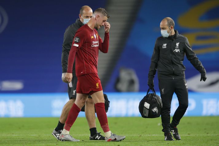 Jordan Henderson fer af velli í leiknum gegn Brighton.