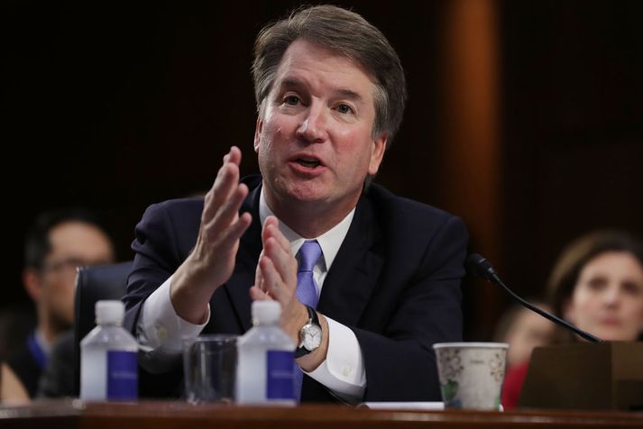 Áður hefur Christine Blasey Ford, skólasystir dómarans úr menntaskóla, sakað Kavanaugh um kynferðisofbeldi.