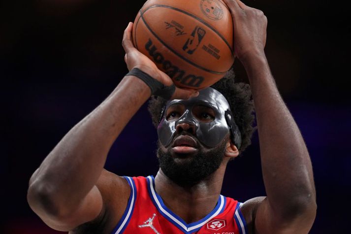 Joel Embiid hefur getað spilað með grímu síðustu tvo leiki og Philadelphia 76ers hafa unnið báða.