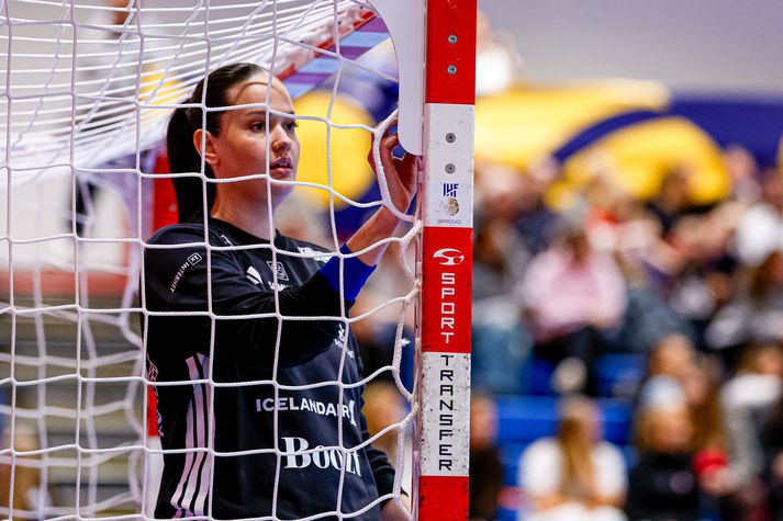 Hafdís Renötudóttir þurfti að hætta keppni en varamarkmaðurinn Sara Sif Helgadóttir varði víti á ögurstundu í gærkvöld.