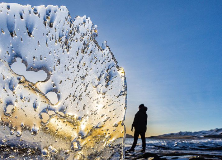 Það blæs vindur úr suðri í dag, ýmist gola eða kaldi og þurrt veður. 