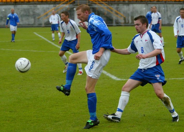Brynjar Björn Gunnarsson í leik gegn Færeyjum í ágúst 2003.