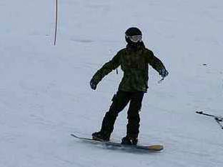 Snjóbrettamaður í Bláfjöllum.