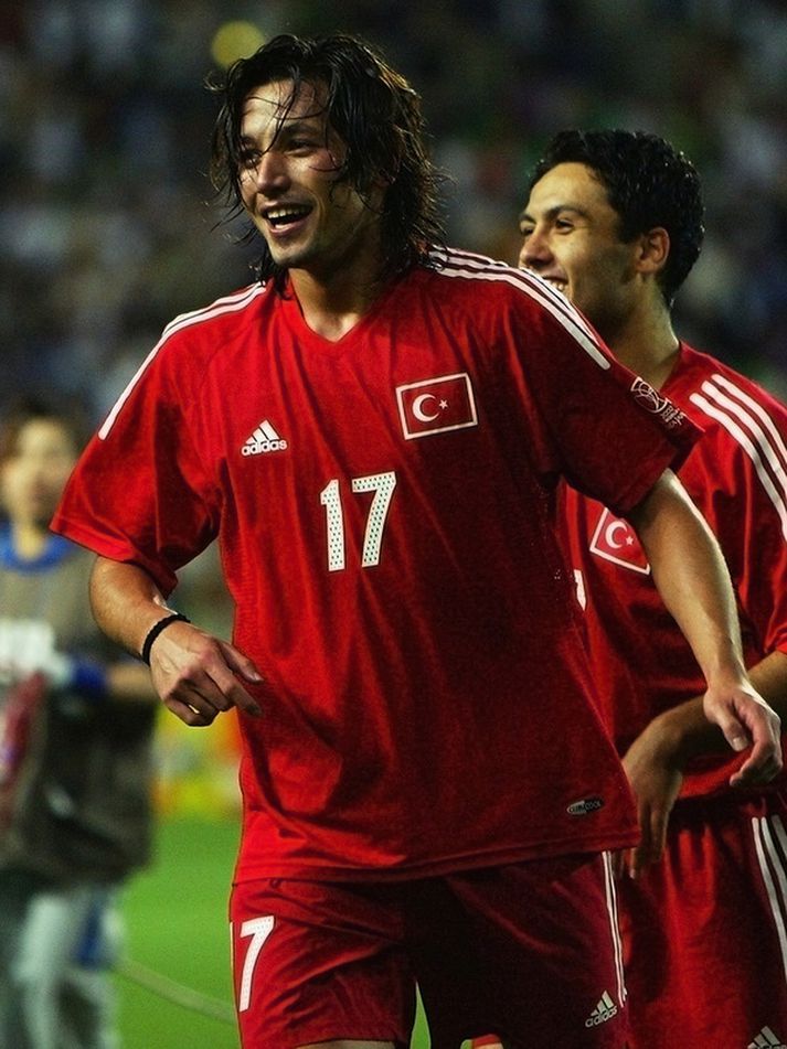 Ilhan Mansiz fagnar marki á HM 2002.