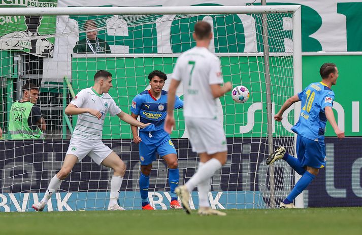 Þórir Jóhann Helgason fagnar hér marki sínu fyrir Eintracht Braunschweig í dag.