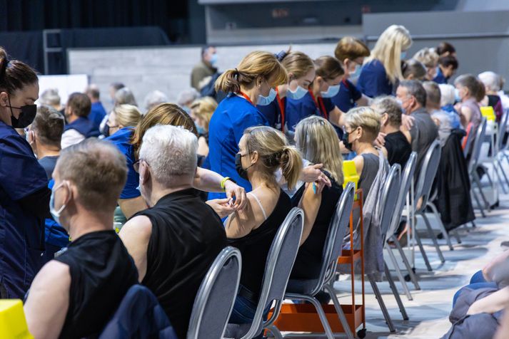 Metvika er fram undan í bólusetningum í Laugardalshöll.