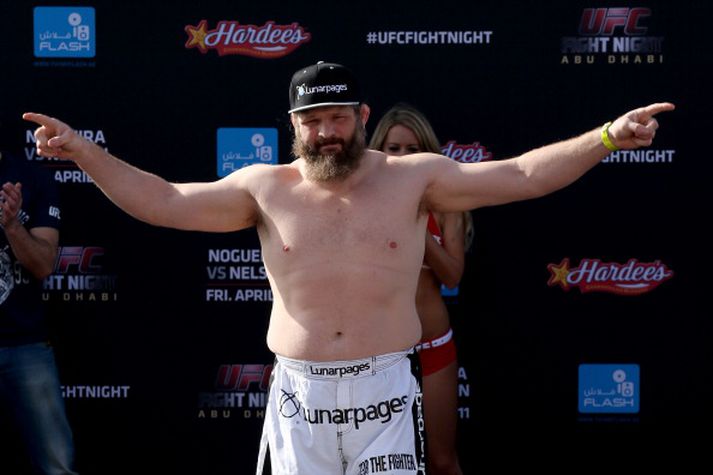 Roy Nelson er í aðalbardaga kvöldsins.