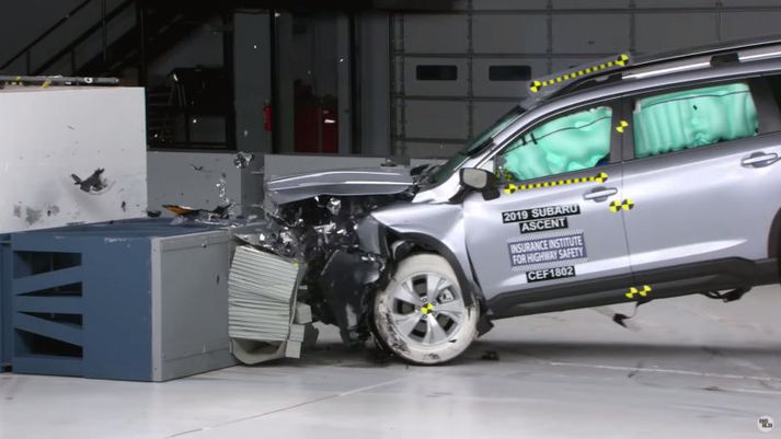 Subaru-bíll í prófunum hjá IIHS Top Safety Pick.