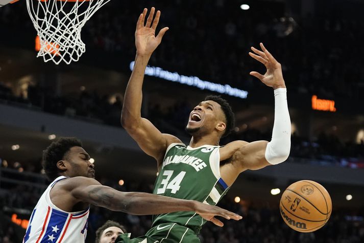 Giannis Antetokounmpo fær ekki þrennuna skráða eftir að hafa viðurkennt að hafa reynt að stela henni.