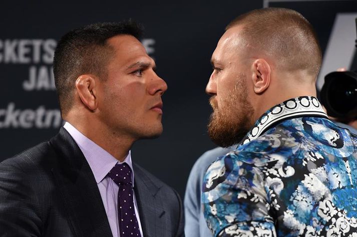 Dos Anjos og Conor McGregor.