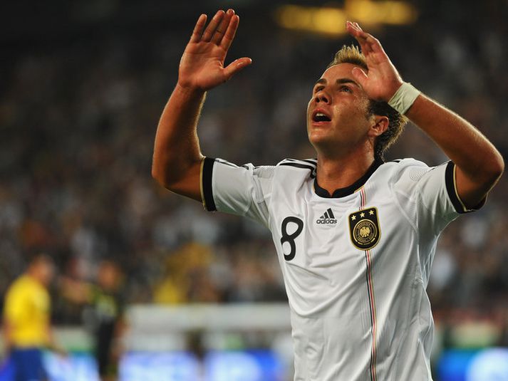 Mario Götze fagnar marki sínu í kvöld.