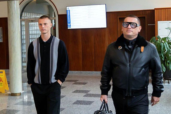 Albert ásamt verjanda sínum, Vilhjálmi Hans Vilhjálmssyni, þegar málið var til meðferðar í Héraðsdómi Reykjavíkur.