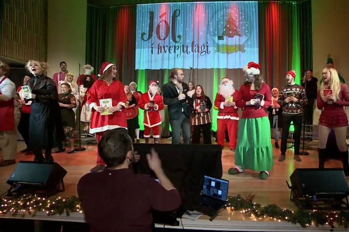 Söngleikjakórinn Viðlag fjallar um hinn íslenska jólaraunveruleika á tónleikunum.