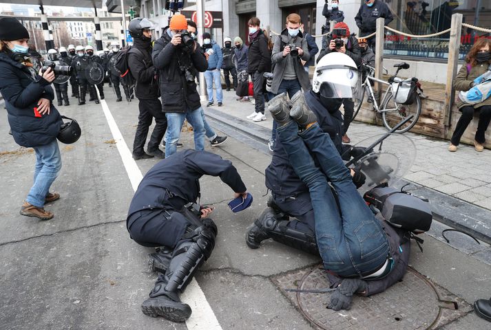 Nokkur hundruð mótmælendur hafa verið handteknir í Brussel í dag.