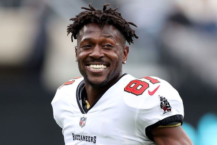 Antonio Brown fékk tækifæri hjá Tampa Bay Buccaneers en klúðraði því.