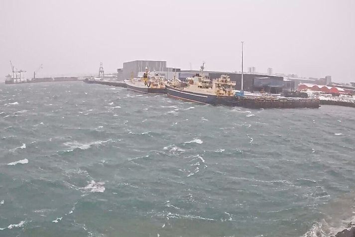 Úr vefmyndavél við Skarfabakka í Reykjavík klukkan13 í dag.