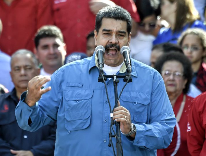 Nicolas Maduro tilkynnti um framboð sitt þegar hann ávarpaði þúsundir stuðningsmanna sinna í höfuðborginni Caracas í gær.