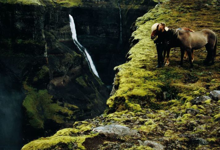 Telma Lucinda Tómasson við Háafoss í Þjórsárdal.