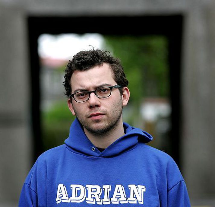 Myndir frá Hugleiki Dagssyni eru í bókinni I Found This Funny, sem framleiðandinn Judd Apatow tók saman. Gamanmál Adams Sandler, Jons Stewart og Conans O‘Brien má einnig finna í bókinni.