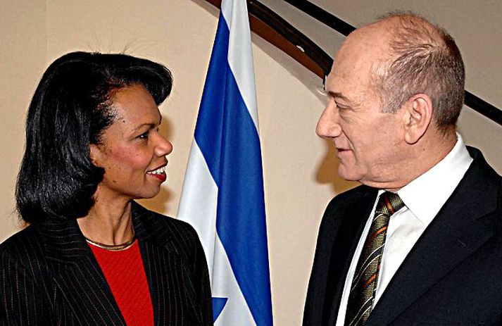 Condoleezza Rice og Ehud Olmert. Þau  hittust í Jerúsalem í gær og ætla að hittast á leiðtogafundi með Mahmoud Abbas á næstu vikum.