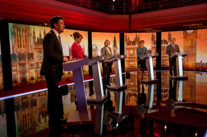 Ed Miliband, leiðtogi Verkamannaflokksins, Leanne Wood, leiðtogi Velska þjóðarflokksins, Natalie Bennett, leiðtogi Græningja, Nicola Sturgeon, leiðtogi Skoska þjóðarflokksins og Nigel Farage, leiðtogi Breska sjálfstæðisflokksins, í sjónvarpssal í gærkvöldi.