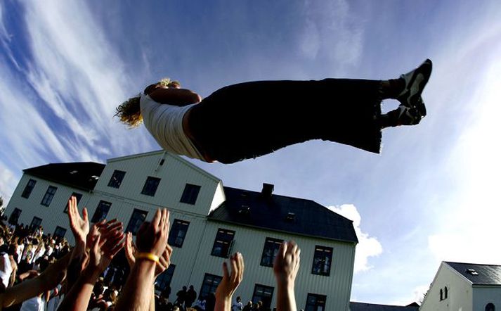 Nýtt upphaf Hefðbundnu bóknámi hefur lengi verið gert hátt undir höfði samanborið við iðn- og starfsnám. Fjölbreyttari námsleiðir munu gefa einstaklingnum aukin tækifæri til að leita náms eftir áhugasviði.