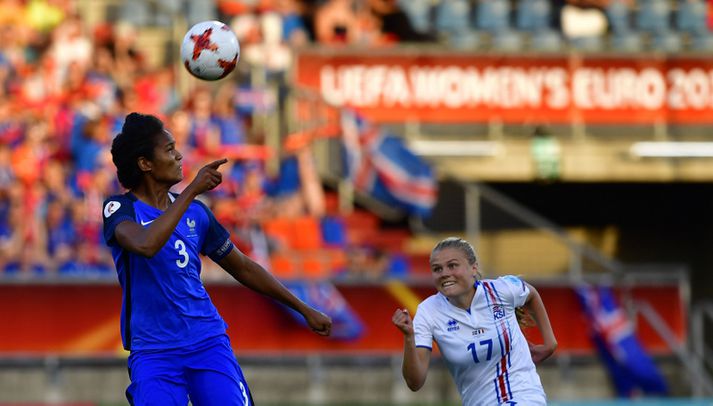 Agla María Albertsdóttir og Wendie Renard í leiknum í dag.