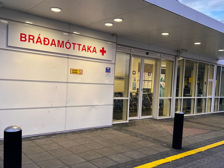 Annar mannanna var fluttur á slysadeild en hinn var farinn af vettvangi þegar lögreglu bar að.