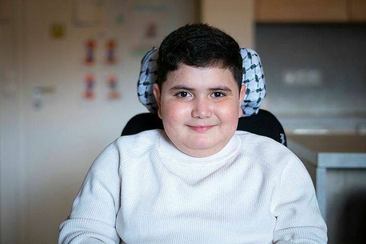 Yazan er með hrörnunarsjúkdóminn Duchenne. Til stendur að vísa honum og foreldrum hans úr landi.