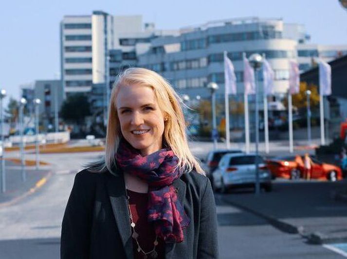 Sigurbjörg Erla vill að bæjarstjórinn taki sömu lækkun á heildarlaun sín og kjörnir fulltrúar.